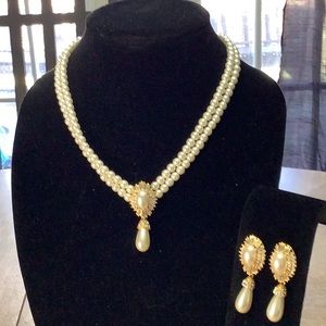 Formal wear necklace and earrings set